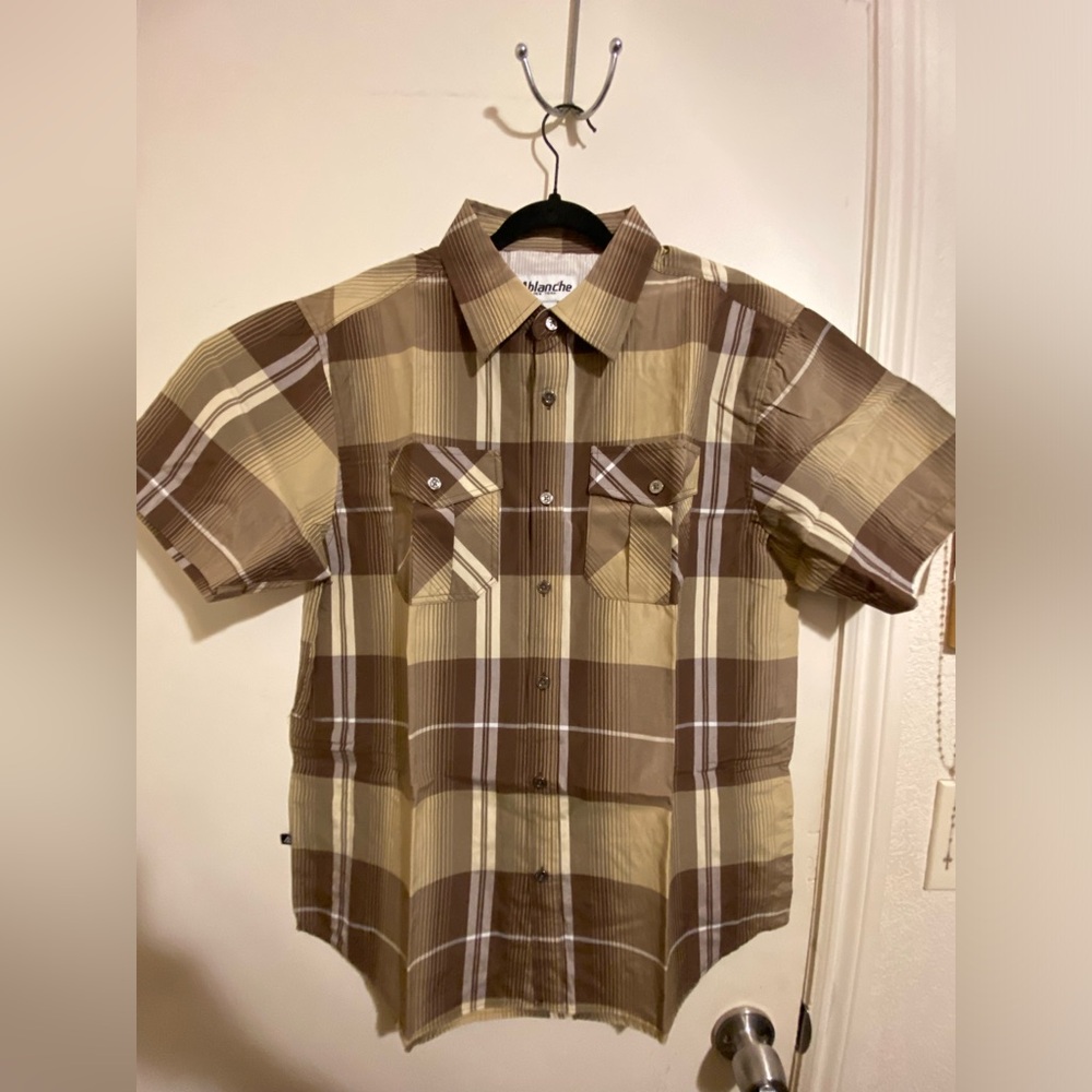 Ablanche button up